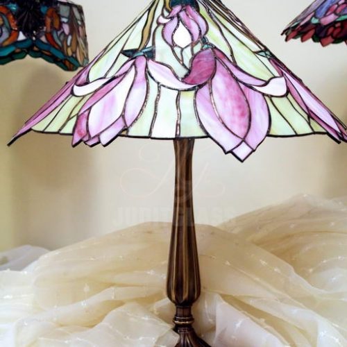Liliomos tiffany lámpa